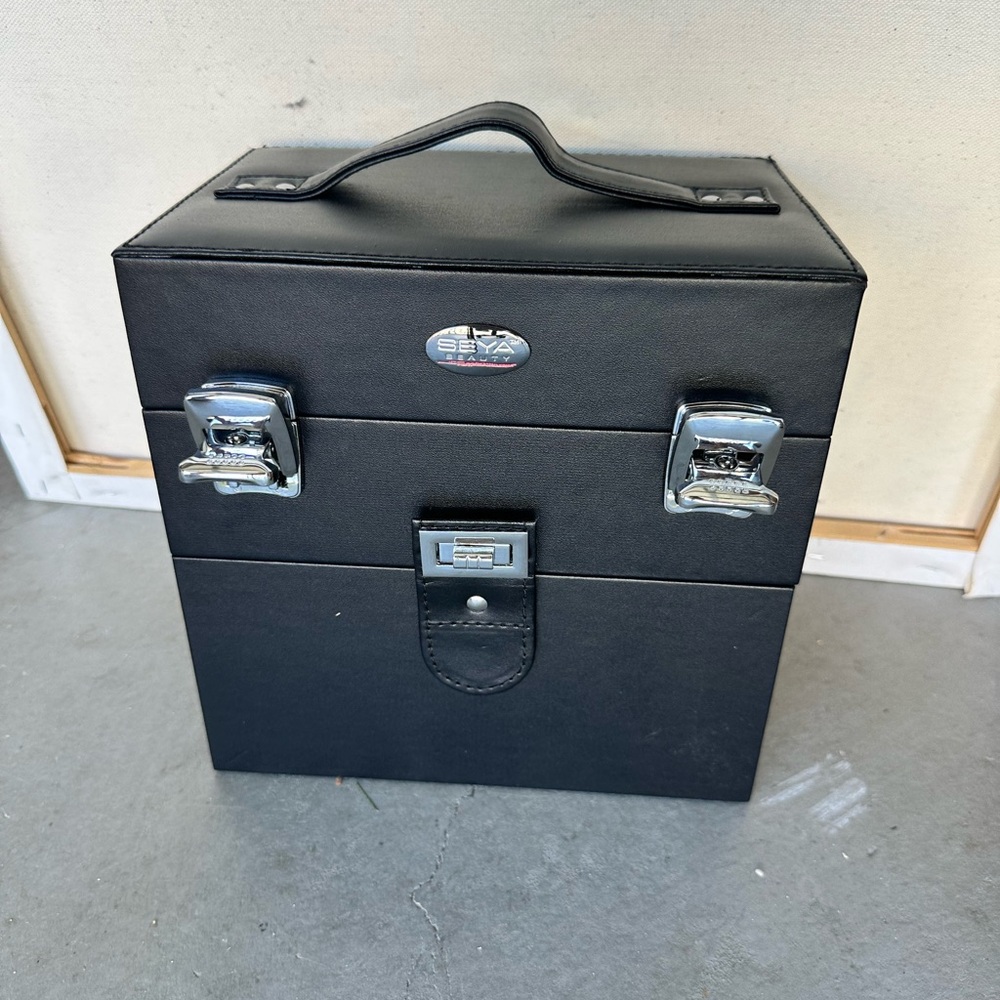 Black Cosmetic Train Case with Carry Handle